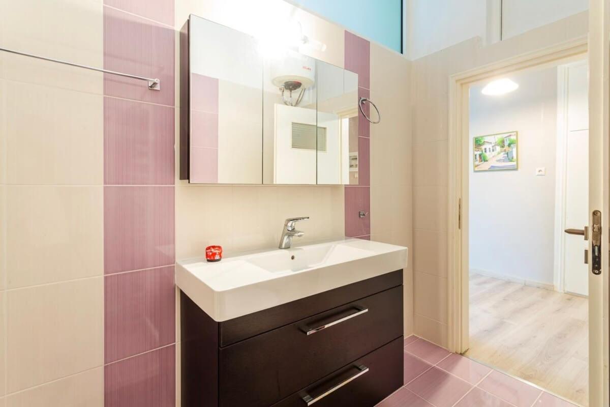 Kalamata Rose Nest - Urban Comfy Escape Екстер'єр фото